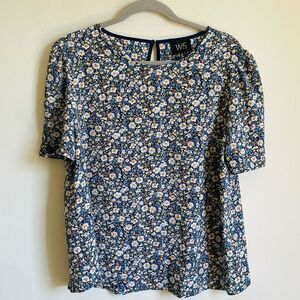W5 Anthropologie Floral Gold Shimmer Short Sleeve Top Medium